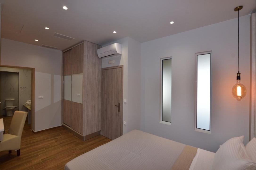 Gonis Grand Luxury Suite Palaiochora Ngoại thất bức ảnh