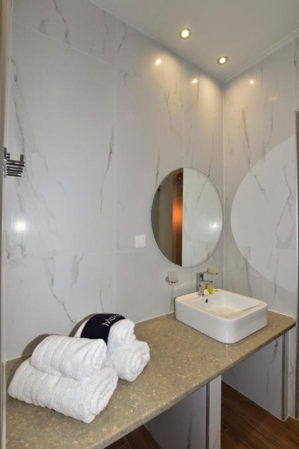 Gonis Grand Luxury Suite Palaiochora Ngoại thất bức ảnh